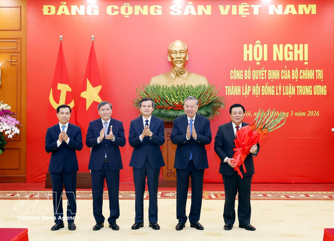 vnanet-vna-potal-tong-bi-thu-to-lam-du-hoi-nghi-cong-bo-quyet-dinh-cua-bo-chinh-tri-thanh-lap-hoi-dong-ly-luan-trung-uong-nhiem-ky-2026-2031-8630870.jpg