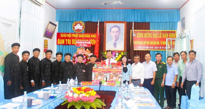 vna-potal-lanh-dao-tinh-an-giang-tham-chuc-mung-dai-le-dan-sinh-duc-huynh-giao-chu-phat-giao-hoa-hao-8512265.jpg