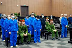 涉案嫌疑人出庭受审。图自互联网