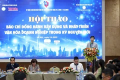 越南文化体育与旅游部副部长胡安峰在研讨会上致开幕词。图自hanoimoi.vn
