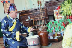 对芒族人而言，巫师是芒巫演唱的执行者。图自《越南之声》
