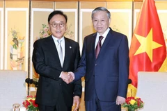 越共中央总书记苏林会见原越南驻韩国名誉总领事朴洙宽。图自越通社