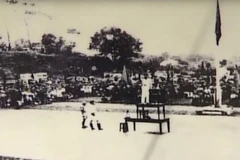 1945年8月20日下午，太原省广大群众在太原市镇体育场参加了一场大型集会。（图片来源：资料图/太原报）