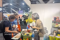 国际游客对越南商品印象深刻。图自越通社