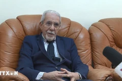 阿尔及利亚一流政治经济专家古米里。图自越通社