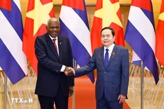 越南国会主席陈青敏与古巴全国人民政权代表大会主席兼国务委员会主席埃斯特万·拉索·埃尔南德斯。图自越通社