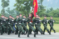 女兵方阵参加合练。图自越通社
