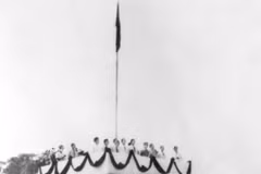 胡志明主席于1945年9月2日在巴亭广场宣读独立宣言，正式宣誓建立自由、独立的国家。图自越通社