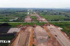 为了完成2025年公共投资计划，各地方须加快交通运输领域国家重点项目和重要工程施工进度等。图自越通社