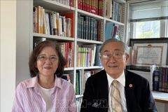 日本著名越南问题研究学者古田元夫夫妻。图自越通社