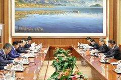 陈红河一行会见中共中央委员、云南省人民政府省长王予波。图自越通社