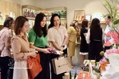 消费者参观产品。图自越通社