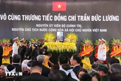 原越南国家主席陈德良追悼会按国葬规格在陈圣宗街5号国家殡仪馆举行。图自越通社
