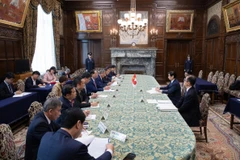 陈光方会见日本参议院议长关口昌一。图自越通社