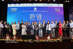 越南代表团在2026年IndiaSoft Expo博览会开幕式上合影。图自越通社