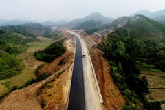 友谊口岸—芝陵高速公路正式通车运营