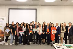 参会代表合影。图自越通社