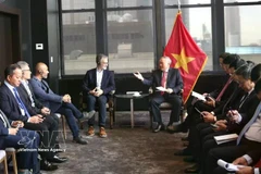 越南政府常务副总理阮和平会见恒星发展基金会主席何塞·费尔南德斯·达蓬特（José Fernández da Ponte）。图自越通社