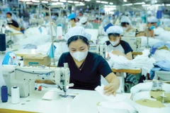 纺织服装业迅速适应市场波动。图自《投资报》