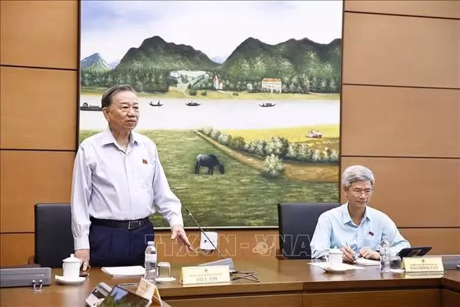 oi_thao_luan_to_ve_viec_thanh_lap_thanh_pho_hue_truc_thuoc_trung_uong_stand.webp