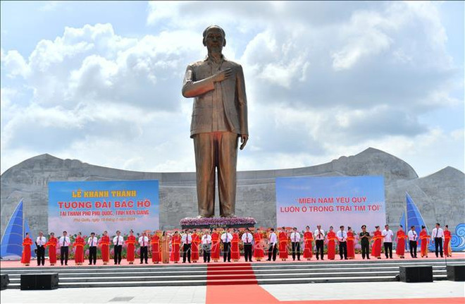 胡伯伯纪念台在坚江省富国岛上落成。图自越通社 7.jpg