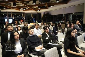 “塑造未来：税收、家族财富规划与人工智能”研讨会吸引多位英国企业代表、金融专家出席。图自越通社