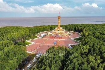 在长达9天的春节假期，金瓯不仅是游客领略其独特原始生态系统之美的理想目的地，更是传统价值与革新、可持续发展渴望的交汇点。图自越通社