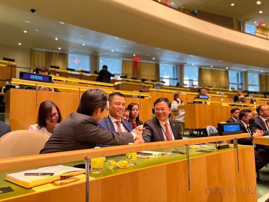 在美国纽约举行的第77届联合国大会上，越南当选为2023-2025年任期的联合国人权理事会成员。此次选举结果表明，越南积极参与人权理事会的各项活动，其在推动人权保护方面的努力已得到国际社会的高度认可。图自 越通社