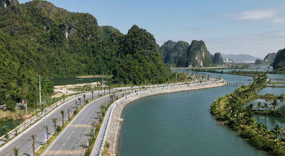 通往锦普市的沿海路线。图自越通社