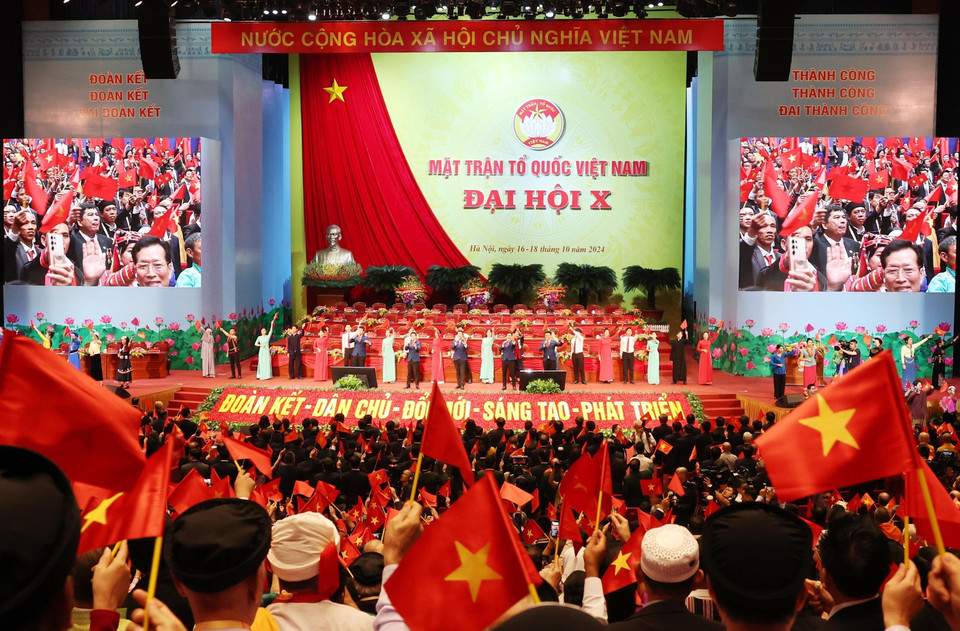 越南祖国阵线第十届全国代表大会隆重开幕。图自越通社