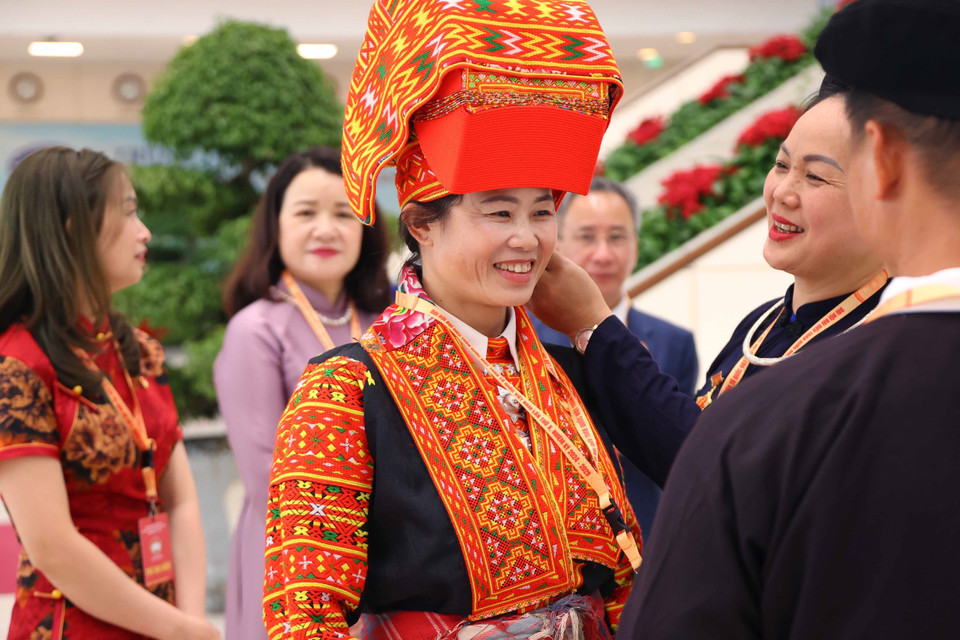 少数民族代表出席越南祖国阵线第十届全国代表大会开幕式。图自越通社