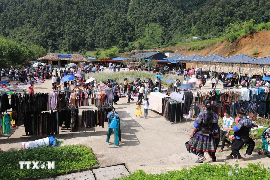 莱州省申渊县塔蒙乡南帕（Nậm Pắt）村的集市海拔1300米以上，气候终年凉爽，距县中心约40公里。图自越通社
