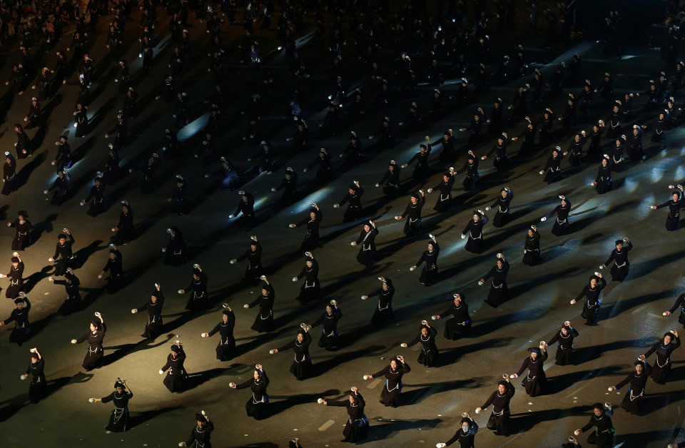 2024 年北件省文化旅游周上的碗舞表演。图自越通社