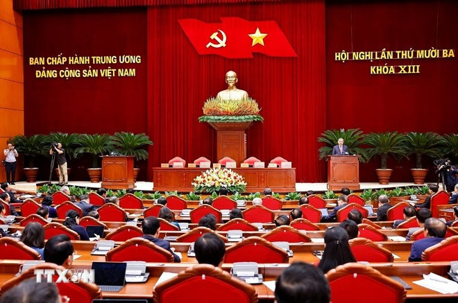 苏林总书记在越共中央委员会第十三次全体会议上发表讲话。图自越通社 tinh-gon-bo-may-1210-2.jpg