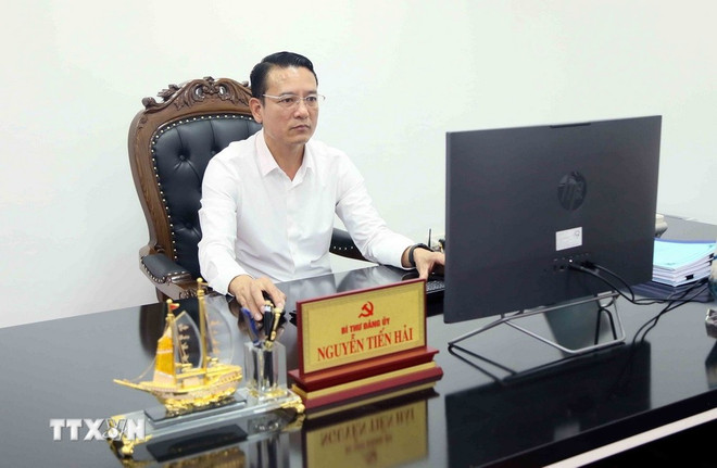 马江乡委书记阮进海。图自越通社 van-kien-trinh-dai-hoi-xiv-cua-dang-8360006.jpg
