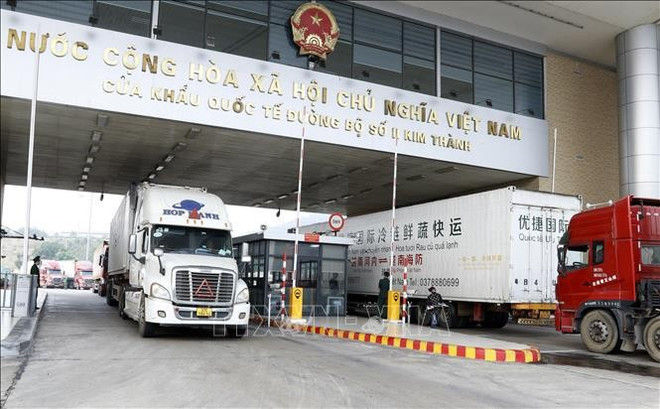 上半年老街口岸进出口总额达近6.62亿美元。图自越通社 vna-potal-kim-ngach-xuat-nhap-khau-qua-cua-khau-kim-thanh-lao-cai-dat-hon-46-trieu-usd-trong-dot-nghi-le-stand.jpg