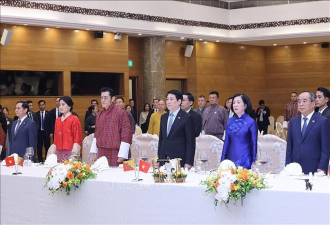 出席国宴的代表。图自越通社 tiec-2.jpg