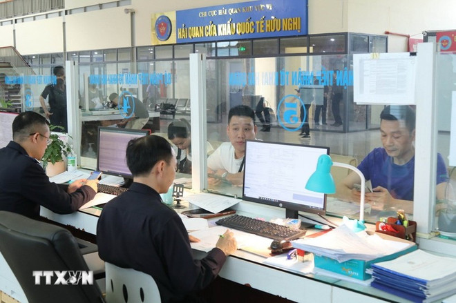 附图。图自越通社 thong-quan-hang-hoa.jpg
