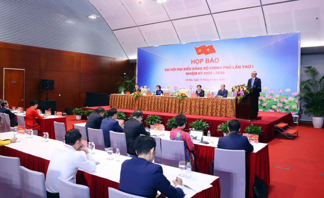 新闻发布会现场。图自越通社 vna-potal-hop-bao-dai-hoi-dai-bieu-dang-bo-chinh-phu-lan-thu-nhat-8336466.jpg