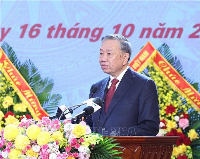 苏林在纪念典礼上发言。图自越通社 to-lam-phat-bieu.jpg