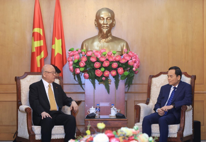 中共中央政策与战略委员会主任陈流光会见日越友好议员联盟特别顾问武部勤。图自越通社 vna-potal-truong-ban-chinh-sach-chien-luoc-trung-uong-tiep-co-van-dac-biet-lien-minh-nghi-si-huu-nghi-nhat-viet-8071991.jpg