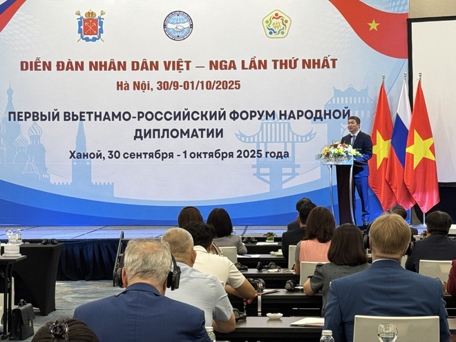 论坛现场。图自越通社 vna-potal-be-mac-dien-dan-nhan-dan-viet-nga-lan-thu-nhat-8309734.jpg