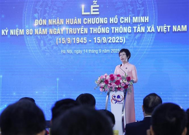 越通社党委书记、社长武越庄同志在仪式上发表演讲。图自越通社 vna-potal-tong-bi-thu-to-lam-du-le-ky-niem-80-nam-ngay-truyen-thong-thong-tan-xa-viet-nam-8274011.jpg