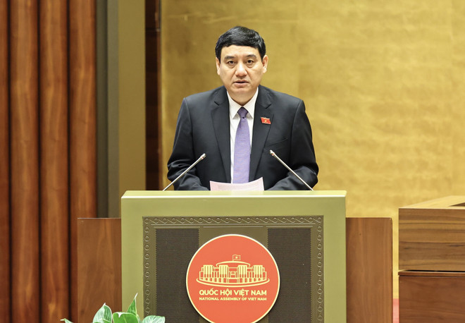 国会文化社会委员会主任阮德荣。图自越通社 vna-potal-quoc-hoi-thao-luan-ve-mot-so-du-an-luat-sua-doi-8353676.jpg
