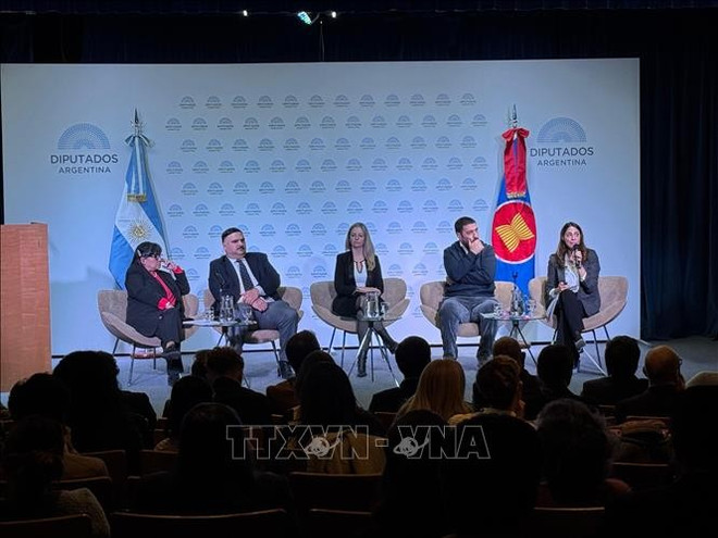 与会代表发表讲话。图自越通社 argentina-1306025-05.jpg