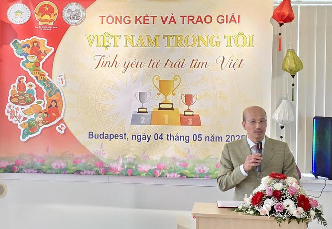 越南驻匈牙利大使裴黎泰发表讲话。图自越通社 vna-potal-le-tong-ket-cuoc-thi-sang-tac-viet-nam-trong-toi-tai-hungary-8012473.jpg