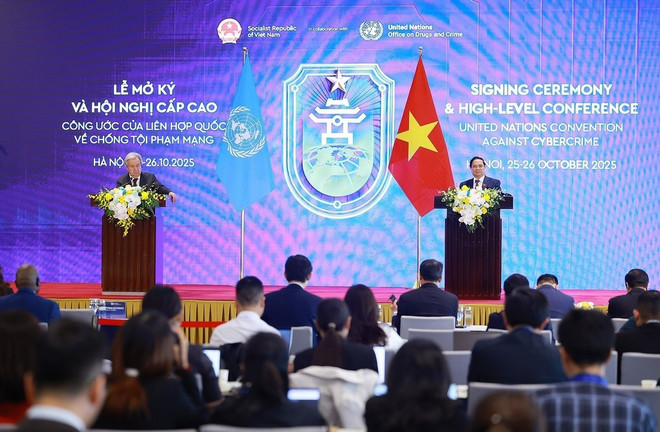 越南政府总理与联合国秘书长共同会见记者。图自越通社 1761382372874.jpg