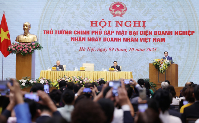范明政总理在会上发表讲话。图自越通社 vna-potal-thu-tuong-gap-mat-dai-dien-doanh-nghiep-nhan-ngay-doanh-nhan-viet-nam-8327854.jpg