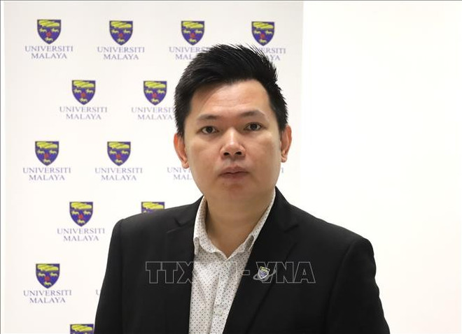 马来西亚马来亚大学安全与对外事务分析人士柯林斯·张优杰。图自越通社 chuyen-gia.jpg