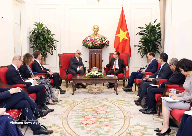 vnanet-bo-truong-ngoai-giao-tiep-cao-uy-eu-ve-doi-tac-quoc-te-8660425.jpg